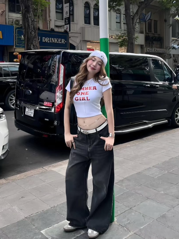 Sexy American Style Short Sleeve Crop Top T-Shirt for Women with Shoulder Letter Print, Slim Fit Midriff-Baring Inner Wear