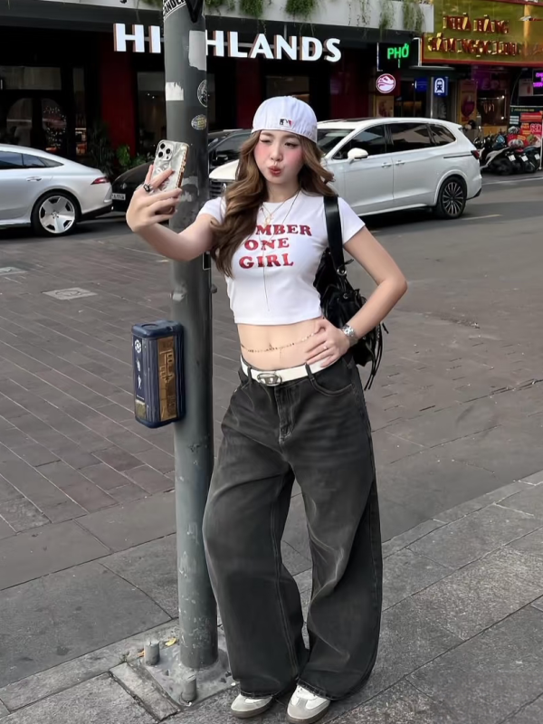 Sexy American Style Short Sleeve Crop Top T-Shirt for Women with Shoulder Letter Print, Slim Fit Midriff-Baring Inner Wear
