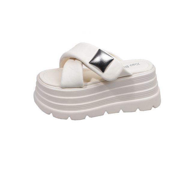 Short Women's Skirt & Thick-Soled Sandals Set for Summer 2025, Height-Increasing One-Strap Beach Slippers, Outdoor Fashion