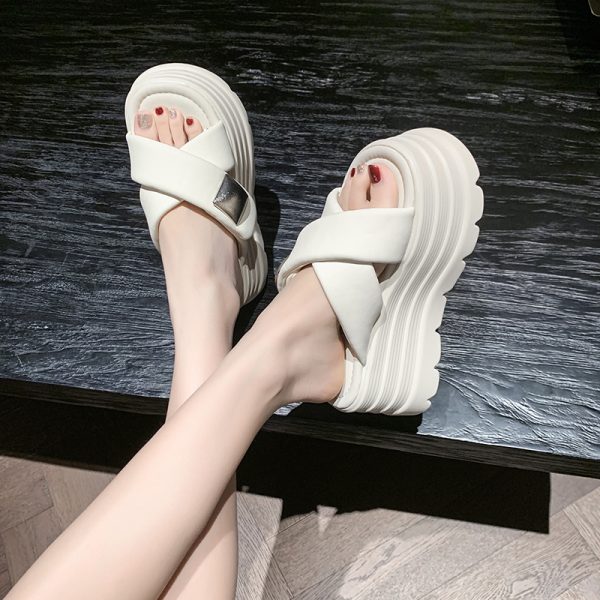 Short Women's Skirt & Thick-Soled Sandals Set for Summer 2025, Height-Increasing One-Strap Beach Slippers, Outdoor Fashion