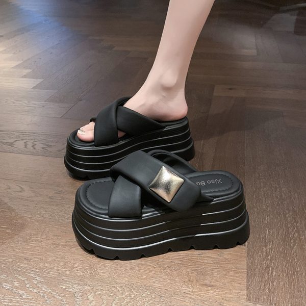 Short Women's Skirt & Thick-Soled Sandals Set for Summer 2025, Height-Increasing One-Strap Beach Slippers, Outdoor Fashion
