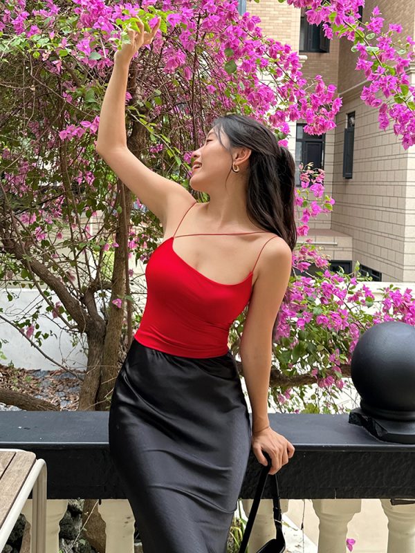 Slanted Shoulder Strap Camisole for Women - Unique Itchy Design, Versatile Short Top for Y2K and European Styles