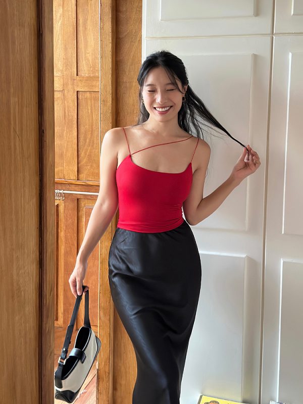 Slanted Shoulder Strap Camisole for Women - Unique Itchy Design, Versatile Short Top for Y2K and European Styles
