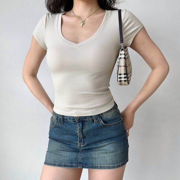 Slim Fit Ribbed V-Neck Short Sleeve T-Shirt for Women - Basic Summer Top, Casual Style, Essential Wardrobe Staple