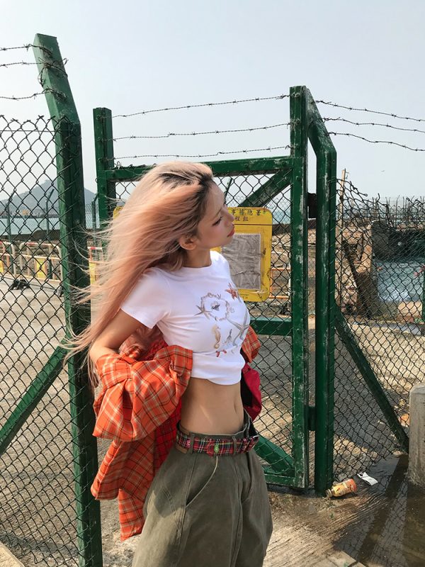 Starfish Print Cropped Short-Sleeve T-Shirt for Women - Slim Fit Midriff-Baring Top, American Style, Trendy Casual Wear