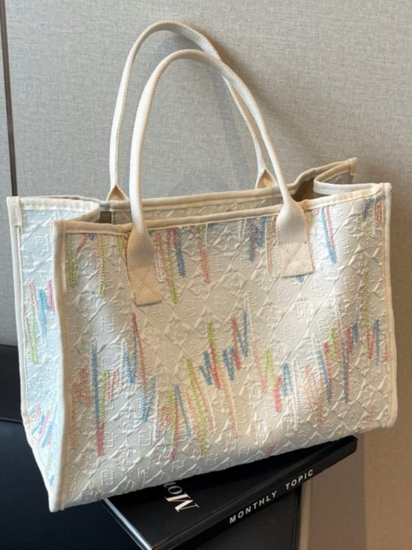 Summer Large Capacity Women's Travel Tote Bag - Chic Shoulder Bag for Commuting, Shopping, and Short Trips