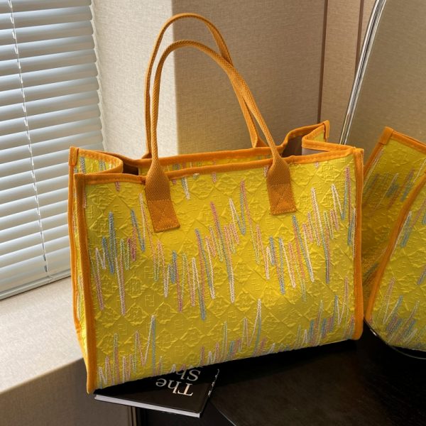 Summer Large Capacity Women's Travel Tote Bag - Chic Shoulder Bag for Commuting, Shopping, and Short Trips