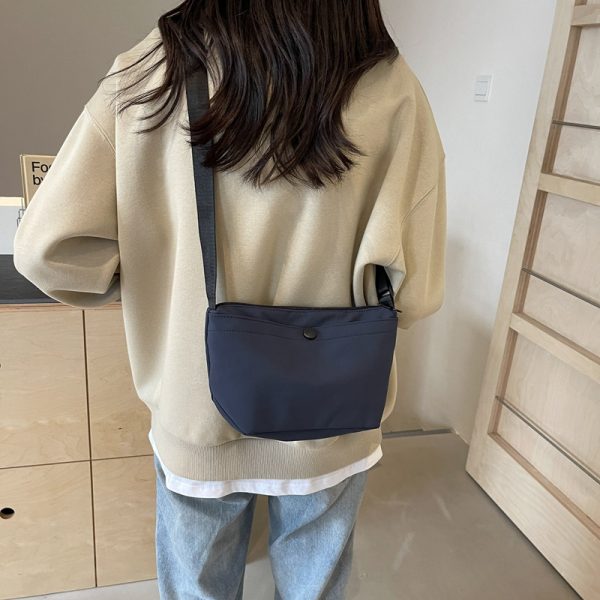 Summer Minimalist Lightweight Crossbody Bucket Bag for Women - Versatile Zipper Phone Bag for Commuting and Daily Use
