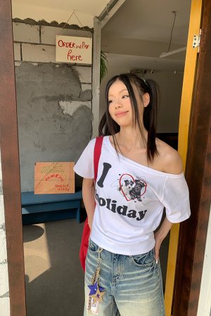 Summer Off-Shoulder Dog Print T-Shirt for Women - Slim Fit American Letter Short Sleeve Top, Casual Fashion