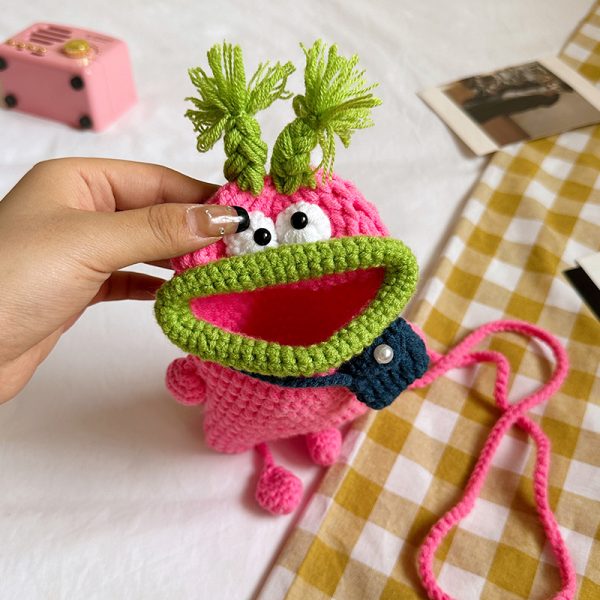 Summer Quirky Knitted Crossbody Mini Bag for Women - Cute Cartoon Phone Bag in Unique Design, 2025 Trendy Style