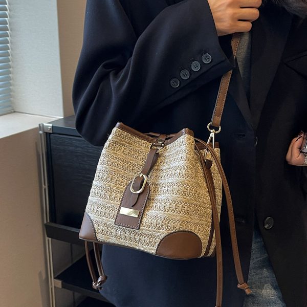 Summer Retro Color-Blocking Straw Bucket Bag for Women - Versatile Crossbody Bag for Beach Vacation and Casual Outings