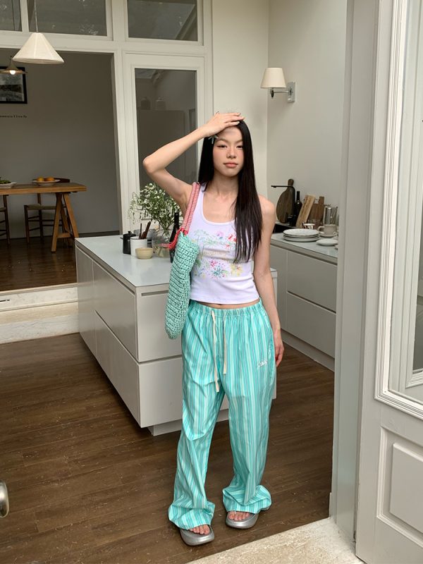 Summer Sweet Hand-Painted Floral Camisole for Women - Slim Fit Sleeveless Short Crop Top, Perfect for 90s and Y2K Styles