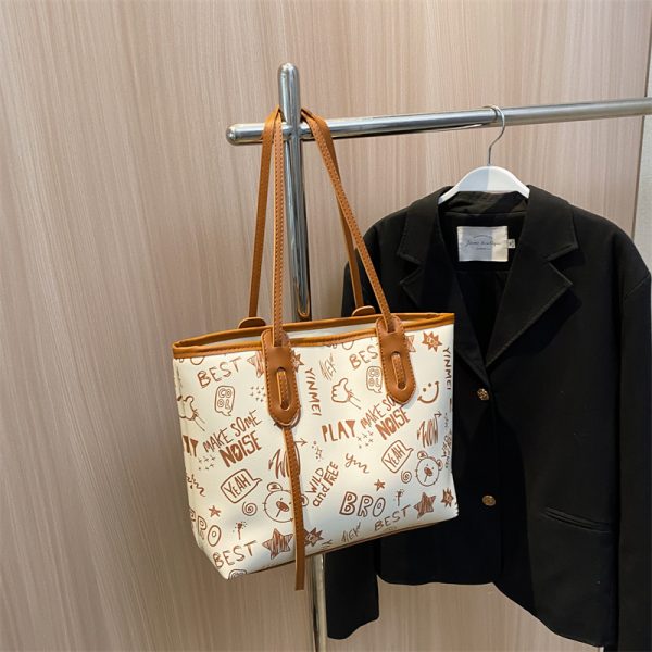 Trendy 2025 Women's Large Capacity Tote Bag - Versatile Commuter Shoulder Bag for Everyday Fashion