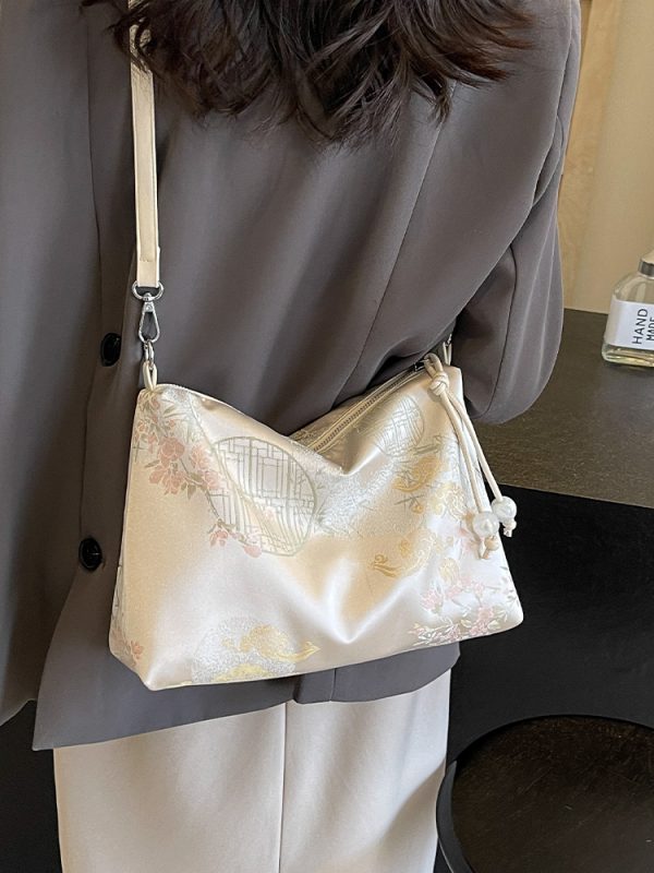 Trendy Chinese-Style Women's Shoulder Tote Bag 2025 â€“ Large Capacity Crossbody Bag for Commuting and Everyday Use