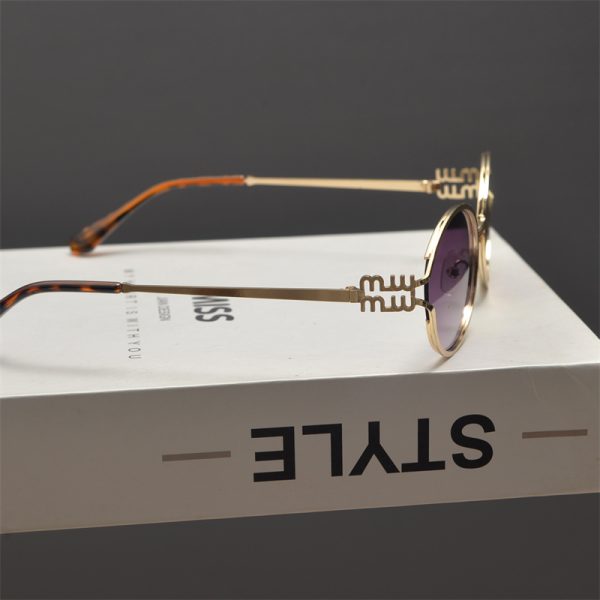 Trendy Cyberpunk Metal Oval Sunglasses for Women - Flattering High-End Style for Round Faces, Hip-Hop Party Accessory