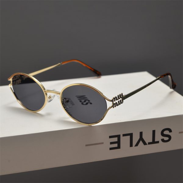 Trendy Cyberpunk Metal Oval Sunglasses for Women - Flattering High-End Style for Round Faces, Hip-Hop Party Accessory
