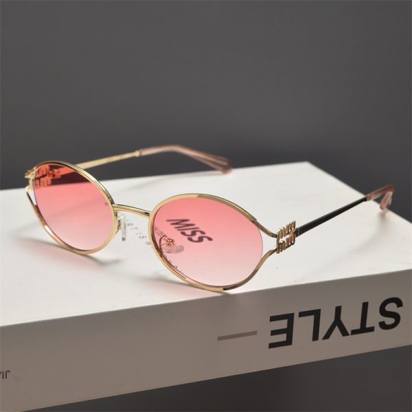 Trendy Cyberpunk Metal Oval Sunglasses for Women - Flattering High-End Style for Round Faces, Hip-Hop Party Accessory