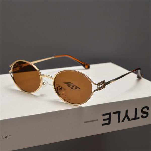 Trendy Cyberpunk Metal Oval Sunglasses for Women - Flattering High-End Style for Round Faces, Hip-Hop Party Accessory