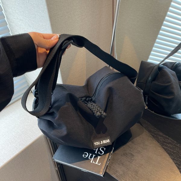Trendy Japanese-Style Minimalist Oxford Cloth Crossbody Bag for Women, Versatile Wide Shoulder Strap Wrinkled Dumpling Design