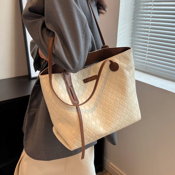 Trendy Large Capacity Single-Shoulder Tote Bag for Women - Versatile Commuting Style for Spring Summer 2025