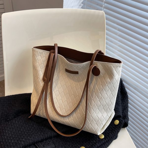 Trendy Large Capacity Single-Shoulder Tote Bag for Women - Versatile Commuting Style for Spring Summer 2025