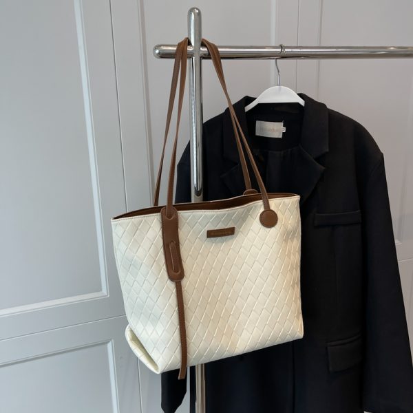 Trendy Large Capacity Single-Shoulder Tote Bag for Women - Versatile Commuting Style for Spring Summer 2025