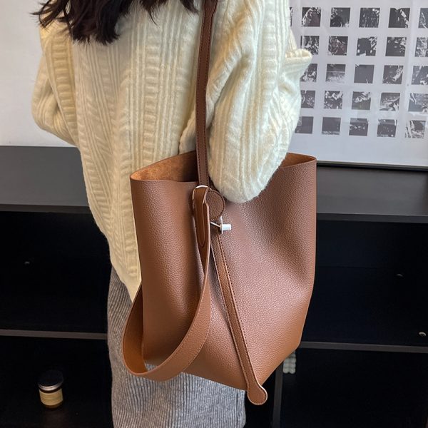 Trendy Large-Capacity Women's Shoulder Bag - Spring/Summer 2025 Versatile Bucket Bag for Commuting and Everyday Use