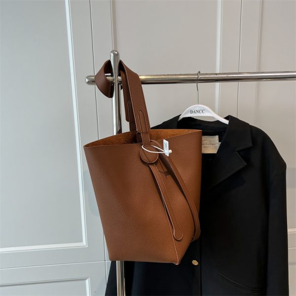 Trendy Large-Capacity Women's Shoulder Bag - Spring/Summer 2025 Versatile Bucket Bag for Commuting and Everyday Use