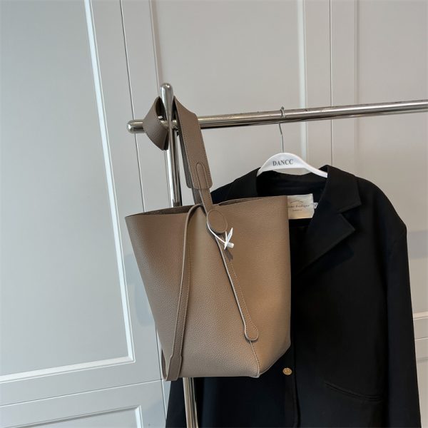 Trendy Large-Capacity Women's Shoulder Bag - Spring/Summer 2025 Versatile Bucket Bag for Commuting and Everyday Use