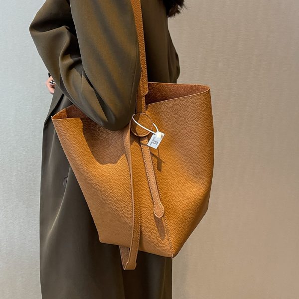 Trendy Large-Capacity Women's Shoulder Bag - Spring/Summer 2025 Versatile Bucket Bag for Commuting and Everyday Use