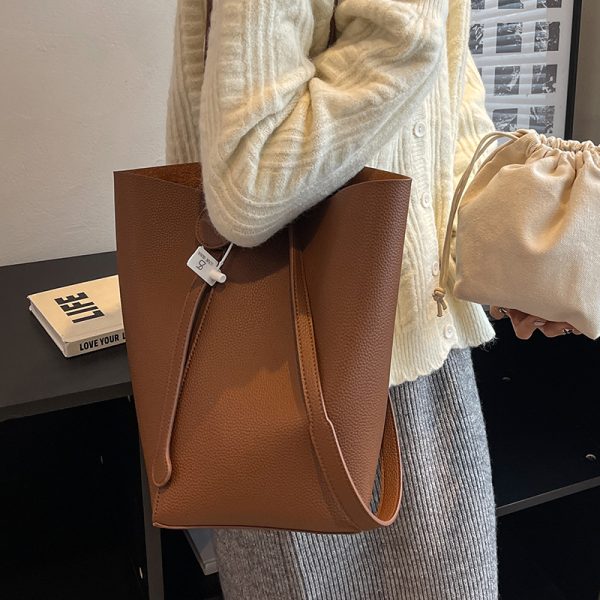 Trendy Large-Capacity Women's Shoulder Bag - Spring/Summer 2025 Versatile Bucket Bag for Commuting and Everyday Use