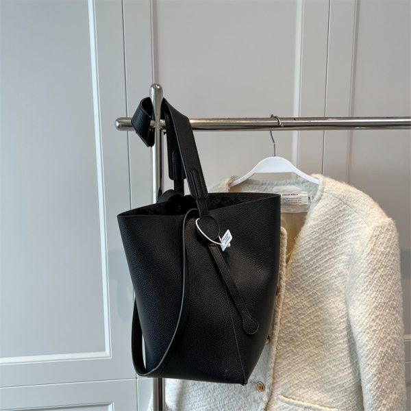 Trendy Large-Capacity Women's Shoulder Bag - Spring/Summer 2025 Versatile Bucket Bag for Commuting and Everyday Use