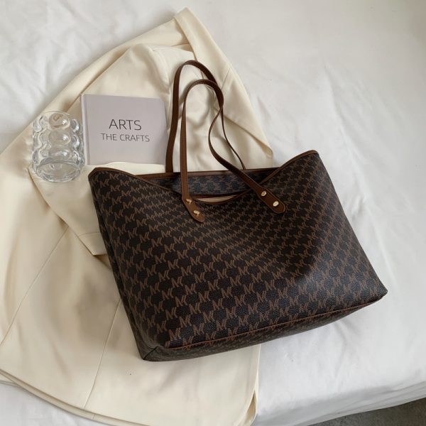 Trendy Large Capacity Women's Shoulder Bag - Versatile Light Luxury Tote for Commuting - 2025 Fashion Must-Have