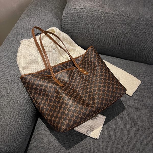 Trendy Large Capacity Women's Shoulder Bag - Versatile Light Luxury Tote for Commuting - 2025 Fashion Must-Have