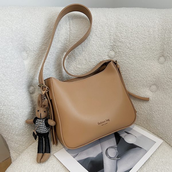 Trendy Large Retro Shoulder Bag for Women - Versatile Crossbody Design for Spring/Summer 2025 Fashion