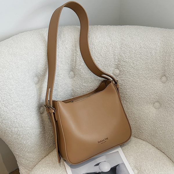 Trendy Large Retro Shoulder Bag for Women - Versatile Crossbody Design for Spring/Summer 2025 Fashion