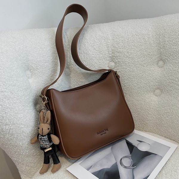 Trendy Large Retro Shoulder Bag for Women - Versatile Crossbody Design for Spring/Summer 2025 Fashion