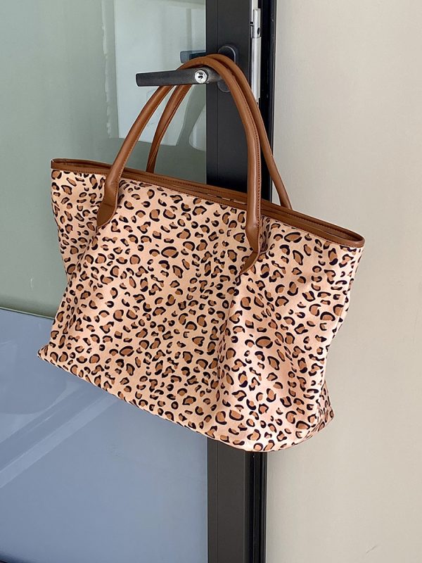 Trendy Leopard Print Tote Bag for Women - Retro Large Capacity Shoulder Handbag for 2025 Style