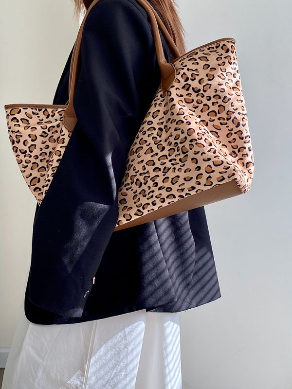 Trendy Leopard Print Tote Bag for Women - Retro Large Capacity Shoulder Handbag for 2025 Style