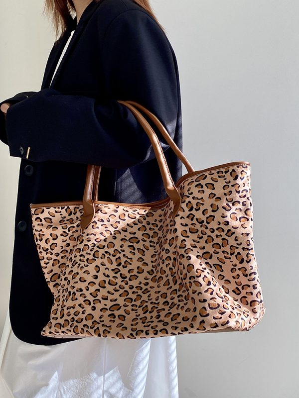 Trendy Leopard Print Tote Bag for Women - Retro Large Capacity Shoulder Handbag for 2025 Style