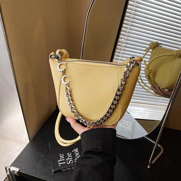 Trendy Red Shoulder Underarm Bag - 2025 High-End Women's Crossbody Bucket Bag for Commuting and Everyday Style