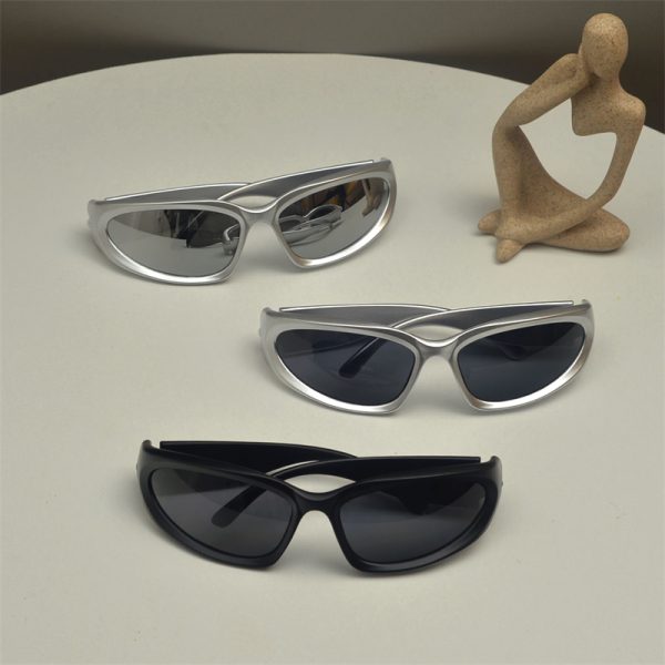 Trendy Retro Tech Punk Sunglasses for Men and Women - Stylish European American Street Photography Eyewear