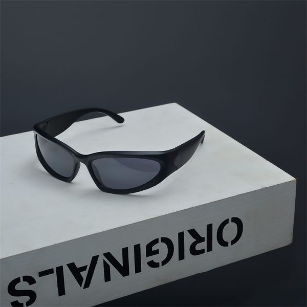 Trendy Retro Tech Punk Sunglasses for Men and Women - Stylish European American Street Photography Eyewear