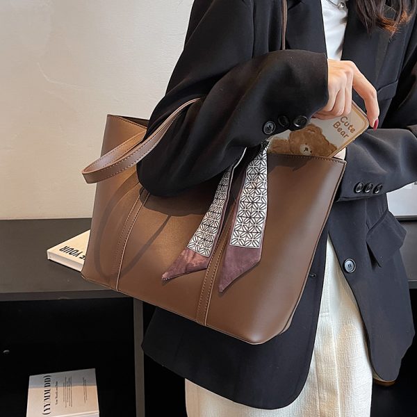Trendy Retro Women's Tote Bag - Versatile Commuting Shoulder Bag for College Students - Spring Summer 2025 Fashion