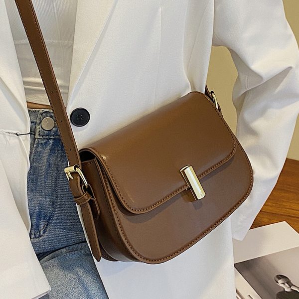 Trendy Women's 2025 Retro Crossbody Bag - Versatile Fashionable Shoulder Bag for Stylish Outfits