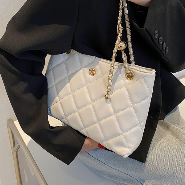 Trendy Women's Crossbody Bag - Large Capacity Diamond Pattern Shoulder Bag for Spring/Summer 2025, Versatile Chain Design
