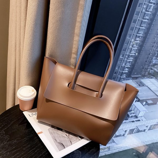 Trendy Women's Large Tote Bag - 2025 Korean Style Retro Commuting Handbag with High Capacity for Spring Summer