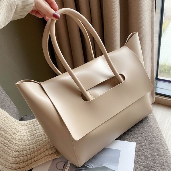 Trendy Women's Large Tote Bag - 2025 Korean Style Retro Commuting Handbag with High Capacity for Spring Summer