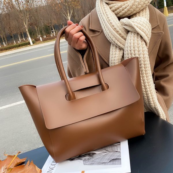 Trendy Women's Large Tote Bag - 2025 Korean Style Retro Commuting Handbag with High Capacity for Spring Summer