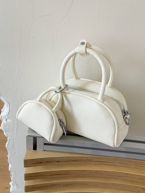 Trendy Women's Red Shoulder Bag - 2025 High-End Commuter Crossbody Pillow Bag for Fashion Lovers